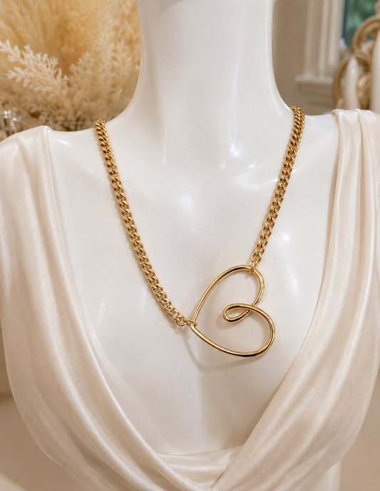 Side heart chain necklace