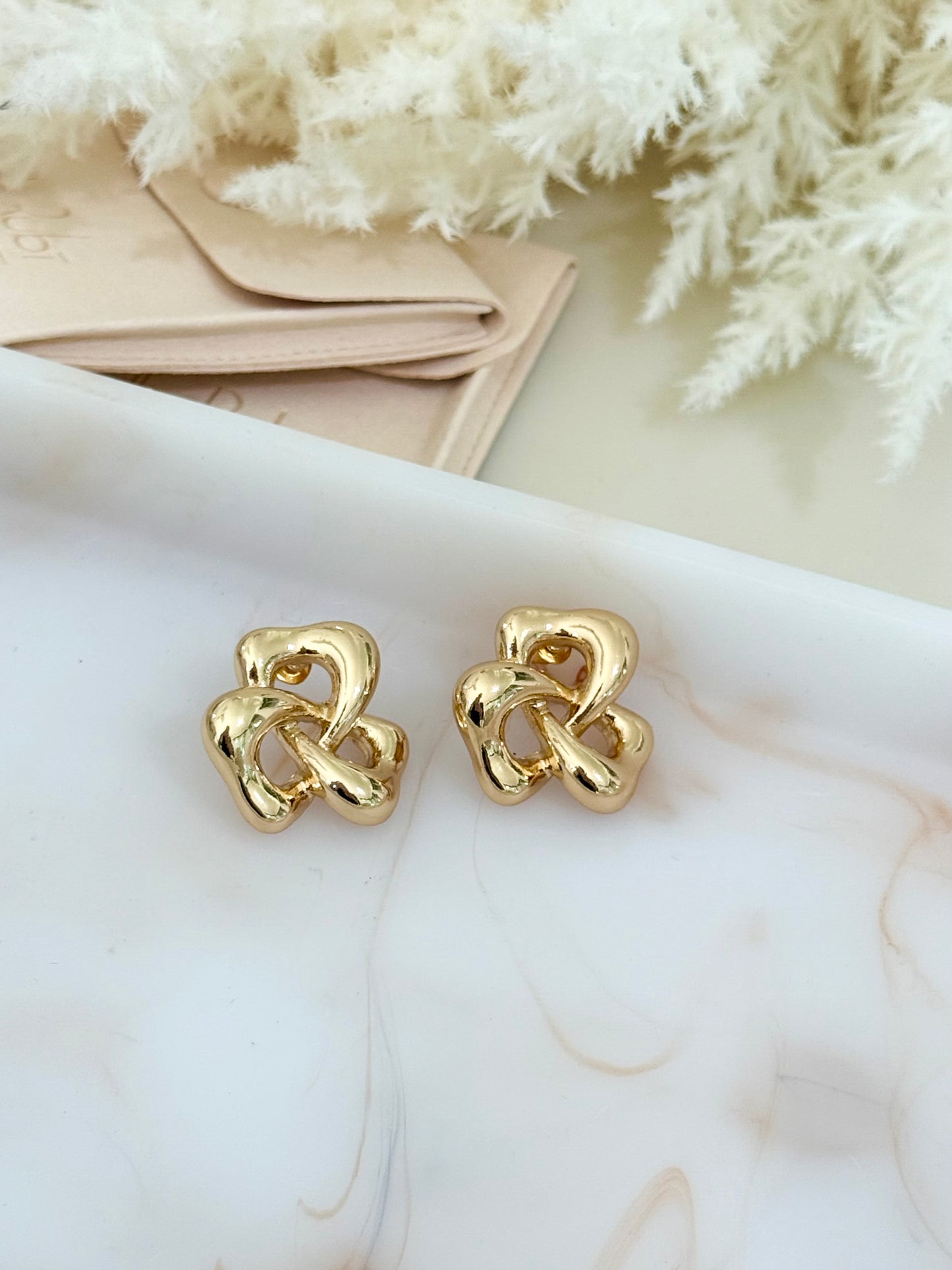Lola Earring studs